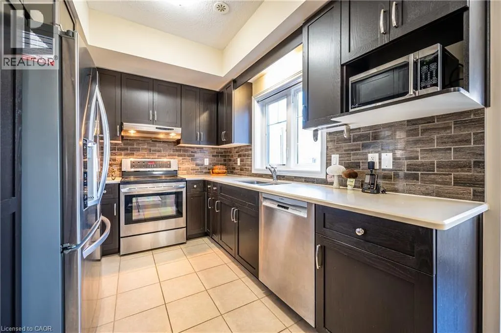 70 WILLOWRUN Drive Unit# B2, #B2