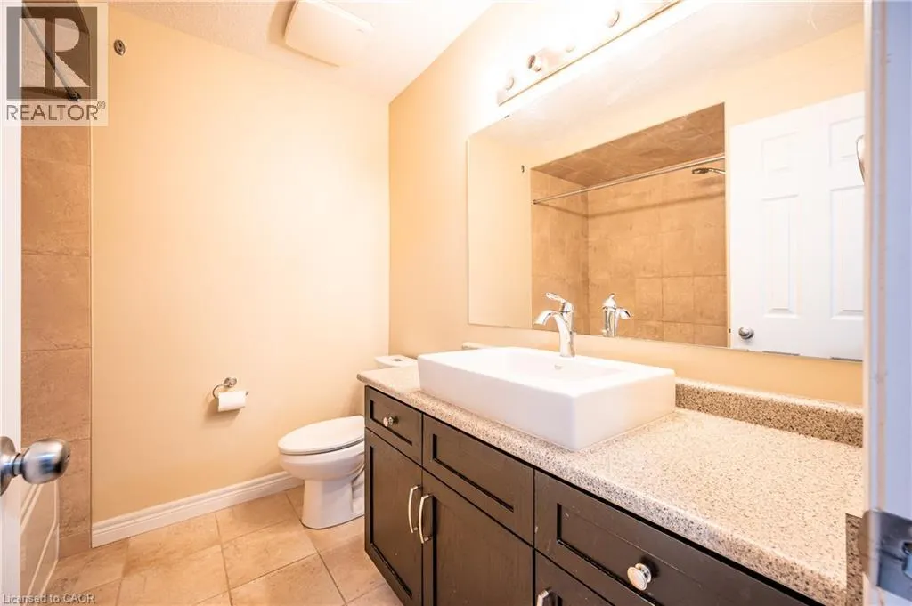 70 WILLOWRUN Drive Unit# B2, #B2