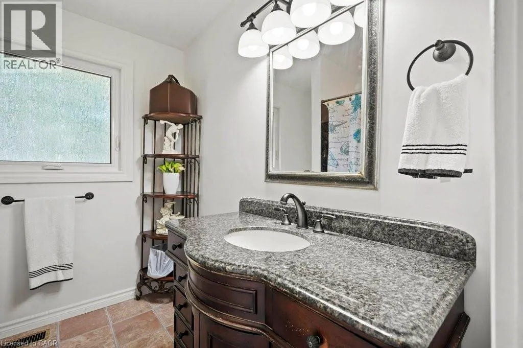 3 MEADOWBROOK Court