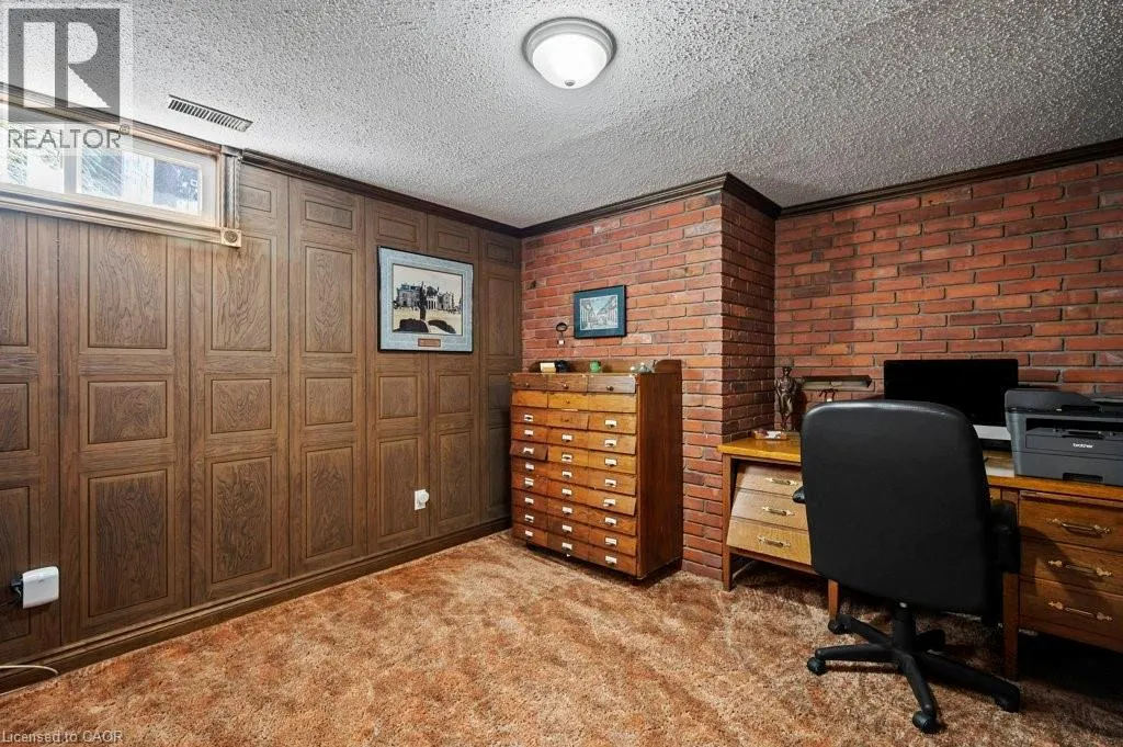 3 MEADOWBROOK Court