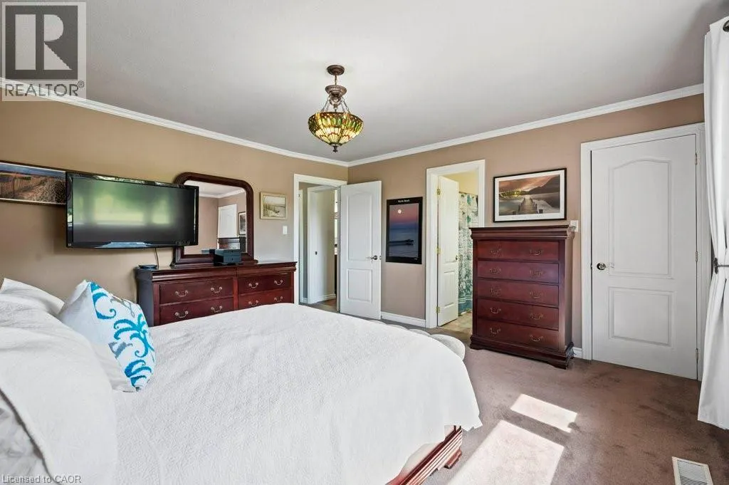 3 MEADOWBROOK Court