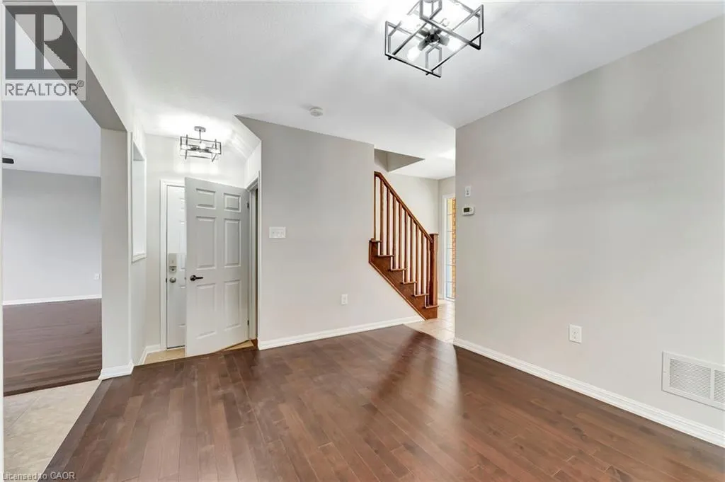 54 HORTON Walk