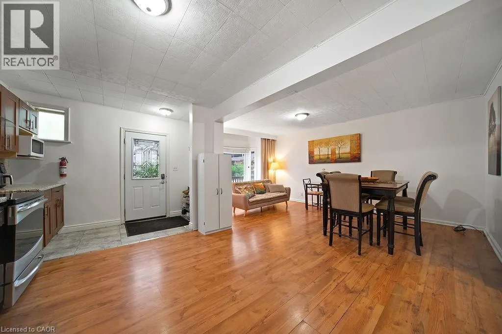82 WHITNEY Avenue