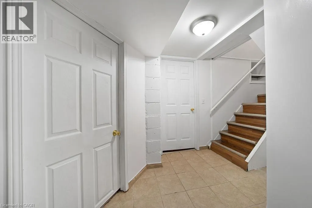 82 WHITNEY Avenue