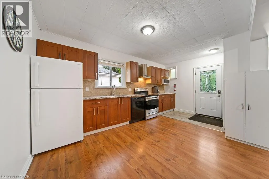 82 WHITNEY Avenue