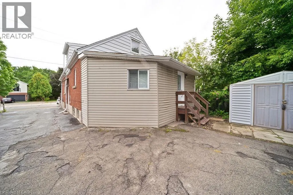 82 WHITNEY Avenue