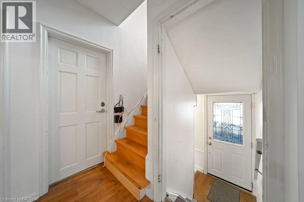 82 WHITNEY Avenue