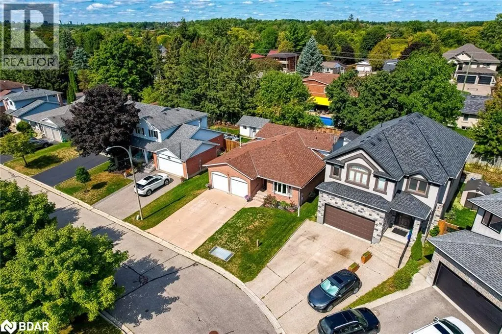 286 TAGGE Crescent