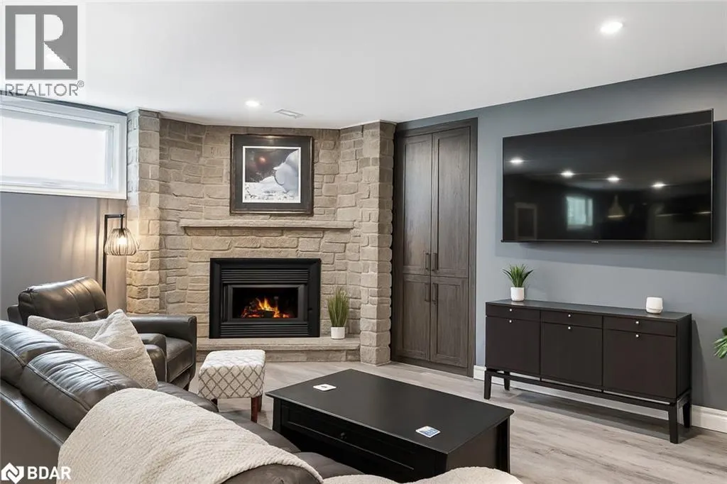 286 TAGGE Crescent
