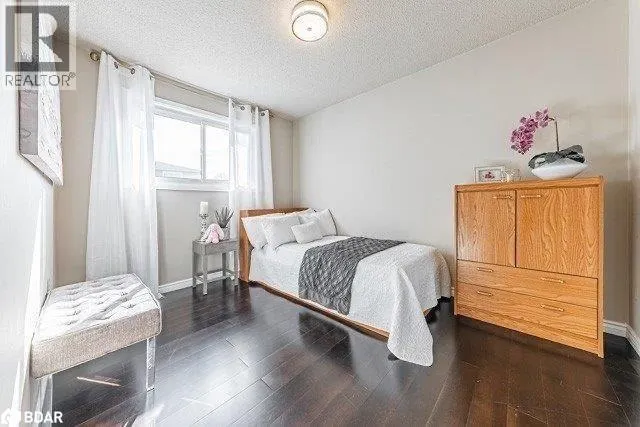 26 GREENING Avenue