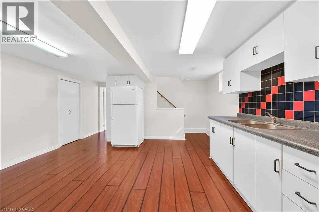 1008 UPPER WELLINGTON Street Unit# Lower Suite