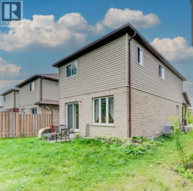 404 TEALBY Crescent