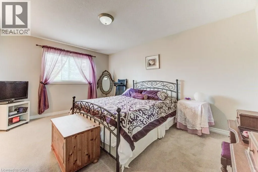 404 TEALBY Crescent
