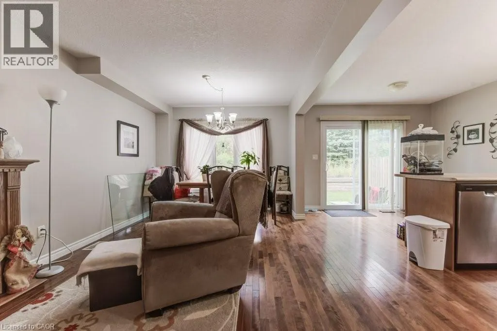 404 TEALBY Crescent