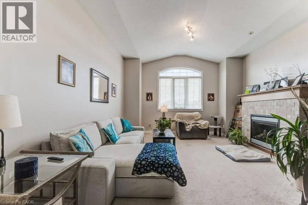 404 TEALBY Crescent