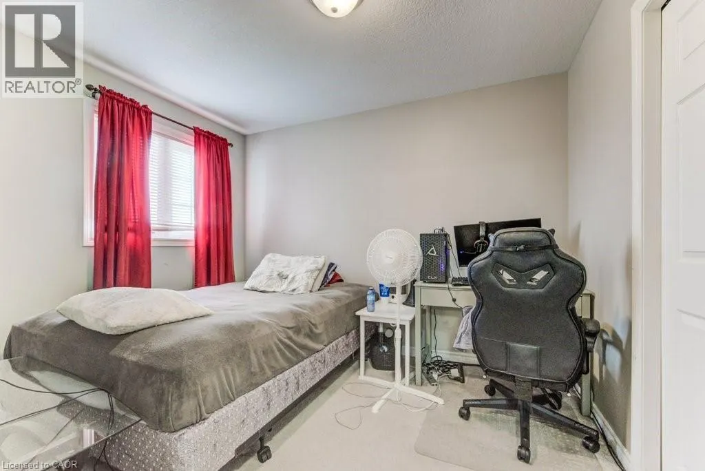 404 TEALBY Crescent