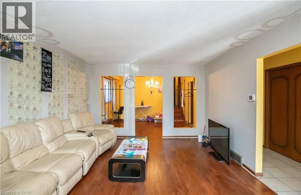 185 LAVINA Crescent