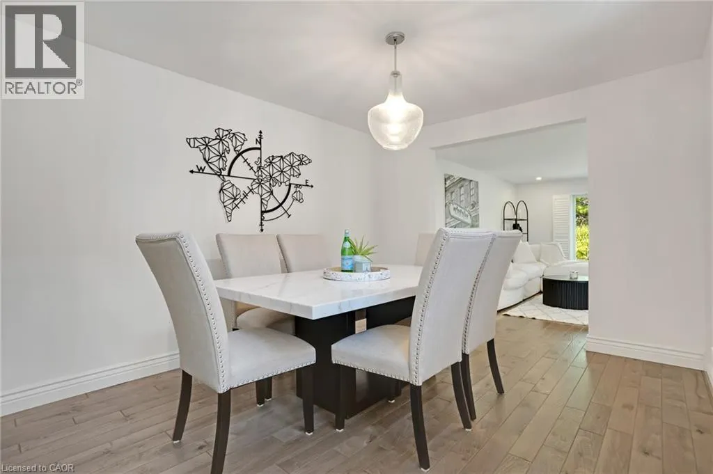 41 QUINTE Crescent