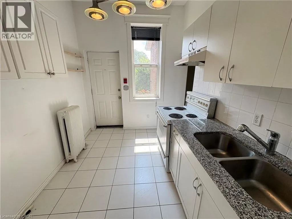 55 BARTON Street W Unit# 3, #3