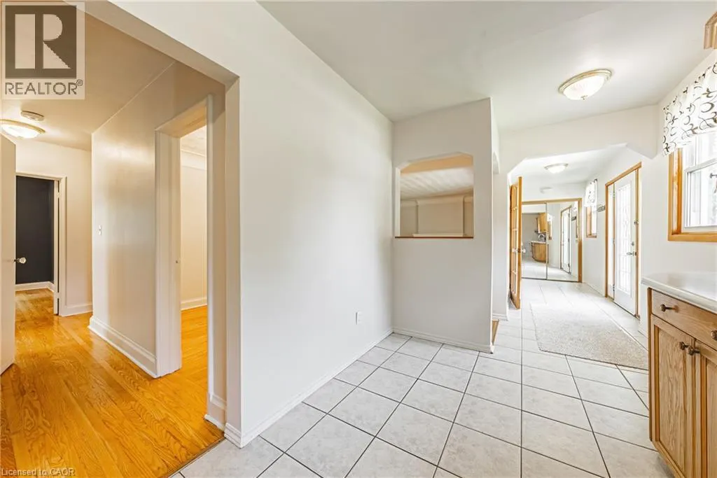 972 KINGSWAY Drive