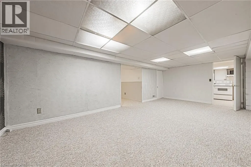 972 KINGSWAY Drive