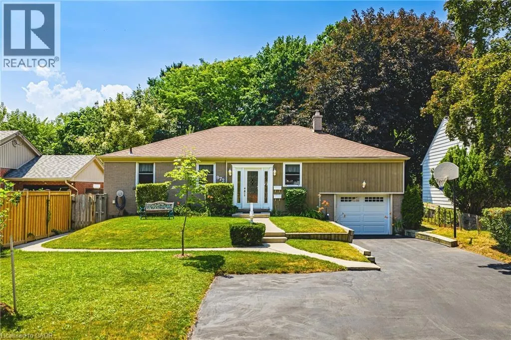 972 KINGSWAY Drive