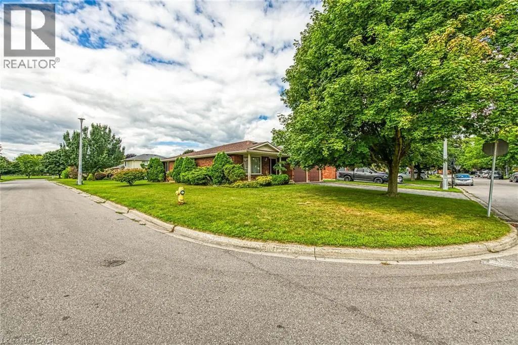 47 FALLS Crescent