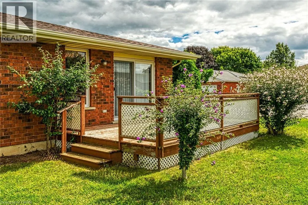 47 FALLS Crescent