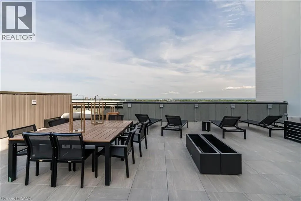 95 DUNDAS Street W Unit# 404, #404