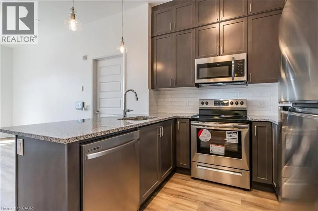 95 DUNDAS Street W Unit# 404, #404
