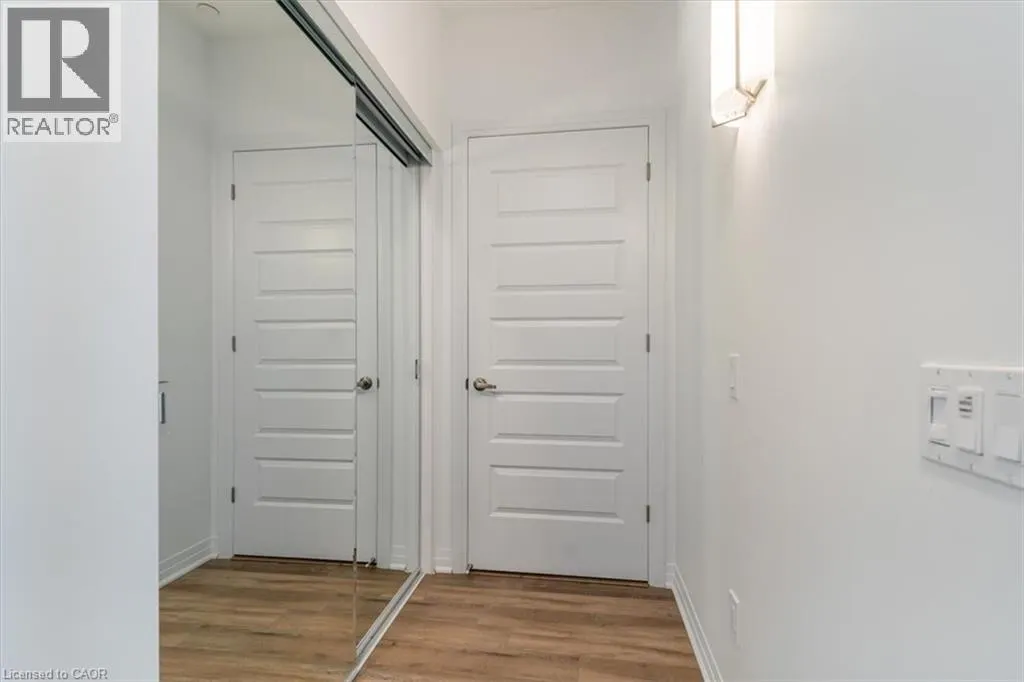 95 DUNDAS Street W Unit# 404, #404