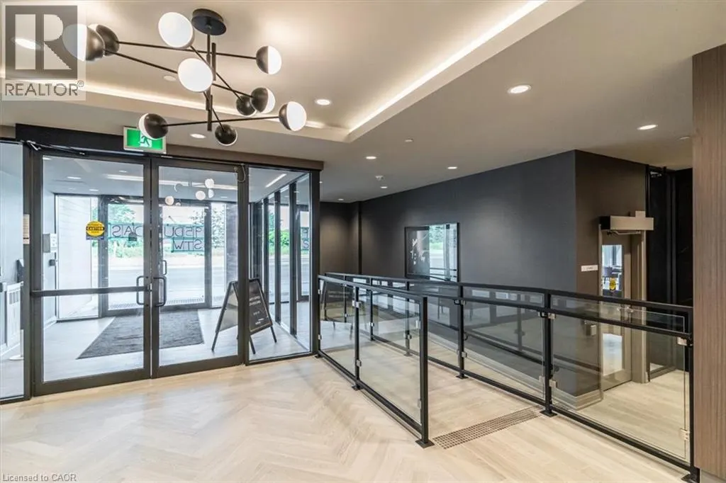 95 DUNDAS Street W Unit# 404, #404