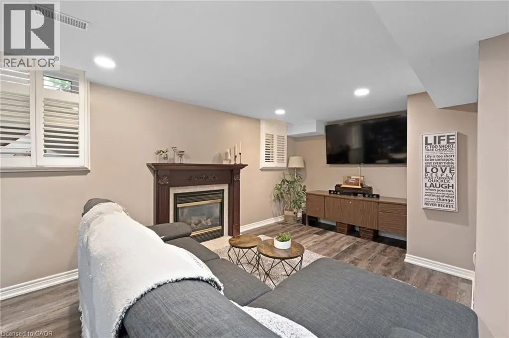 477 BURNETT Avenue