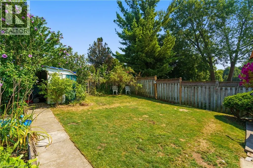 10 GLEN EDEN Court