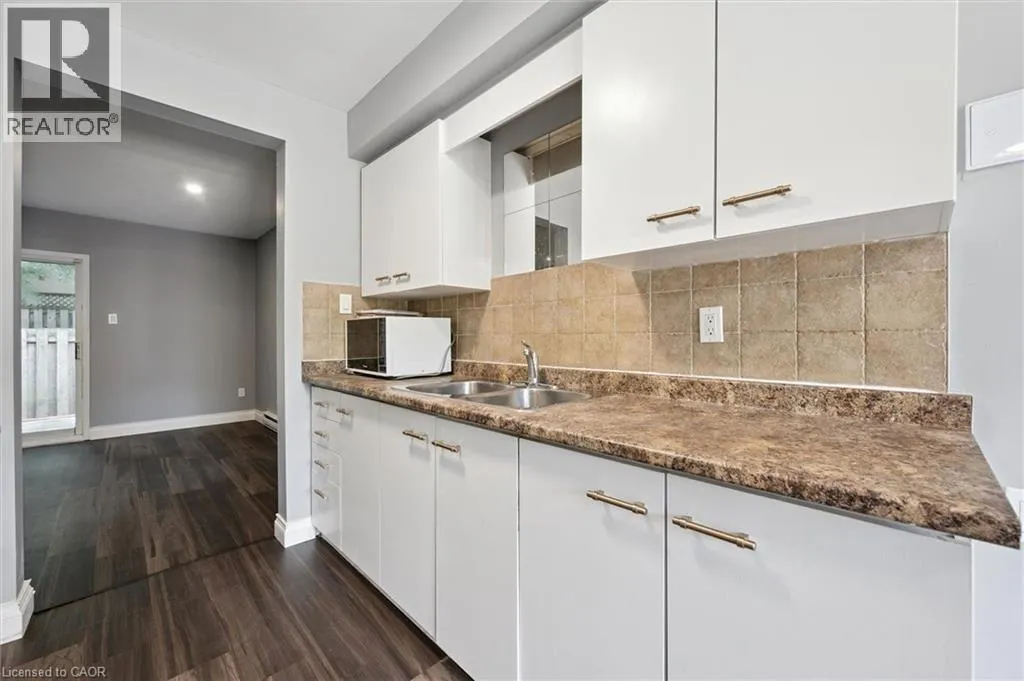 219 KINGSWOOD Drive Unit# 18, #18