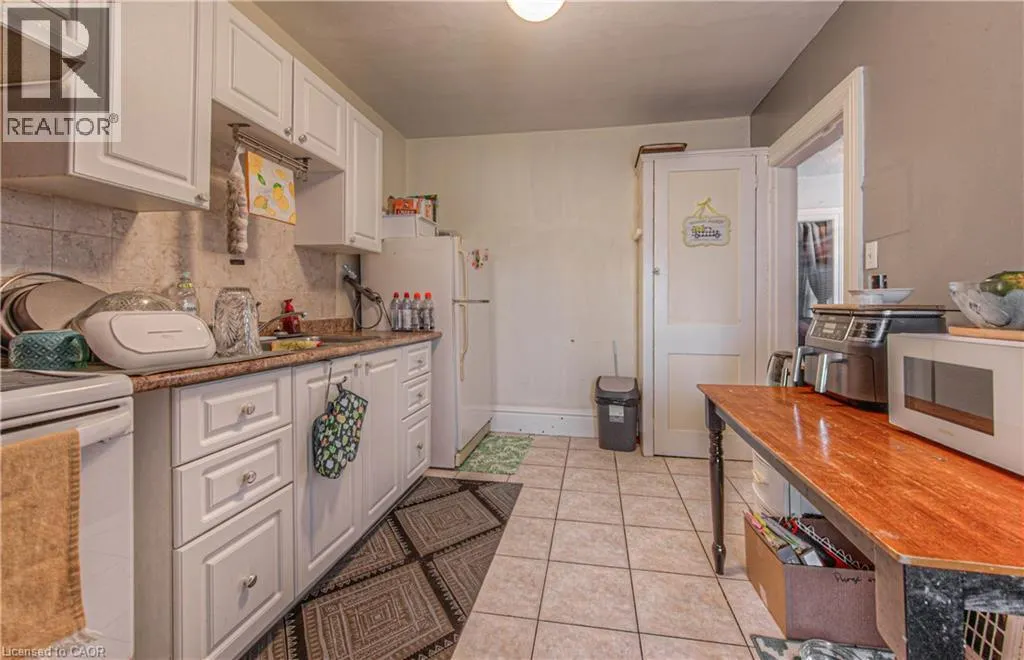 156 GRAND Avenue S