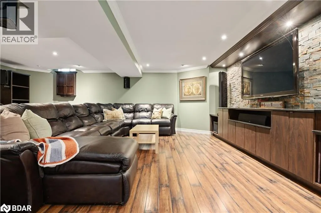 19 GRAND FOREST Drive