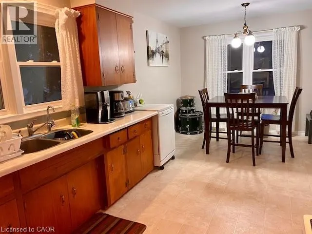 172 ELGIN Crescent