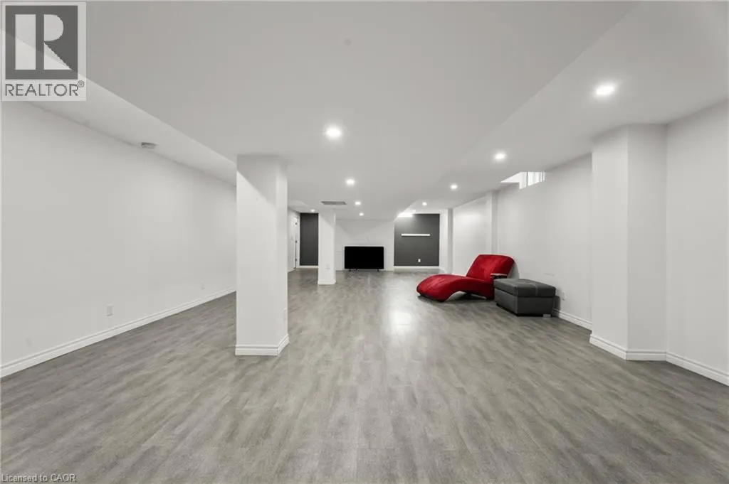 301 MUD Street E