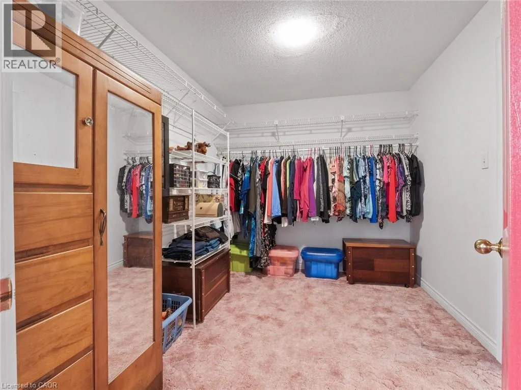 106 SPRUCESIDE Crescent