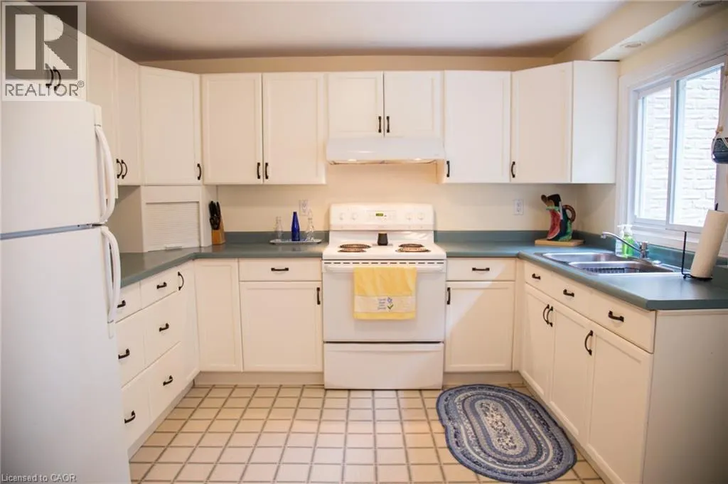 264 RICHARDSON Drive Unit# 3, #3