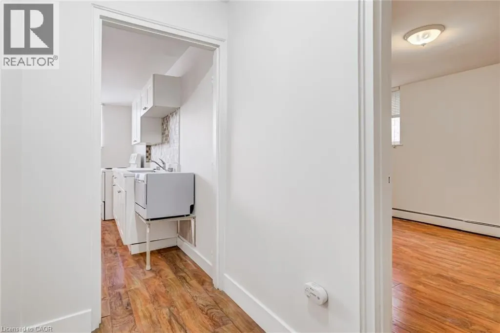 807 ROBINSON Street Unit# B, #B