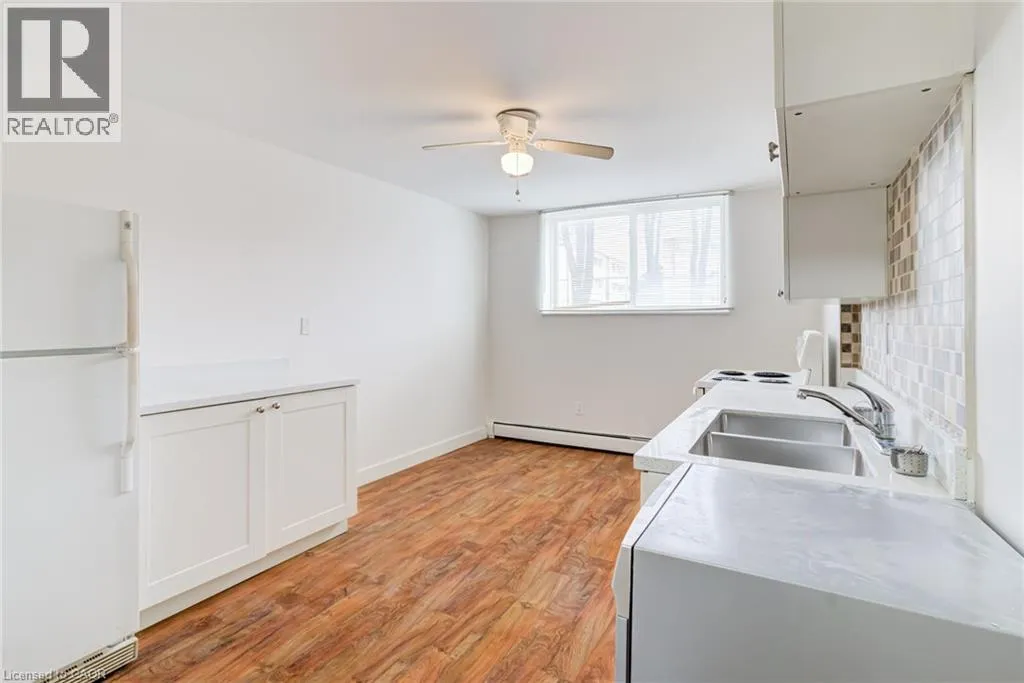 807 ROBINSON Street Unit# B, #B
