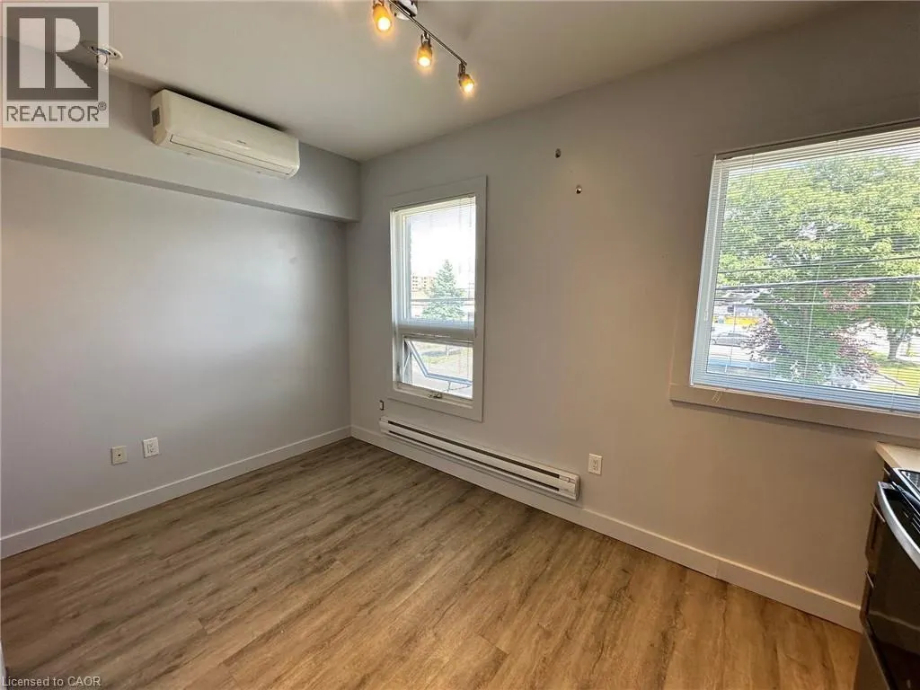 161 WELLINGTON Street N Unit# 203, #203