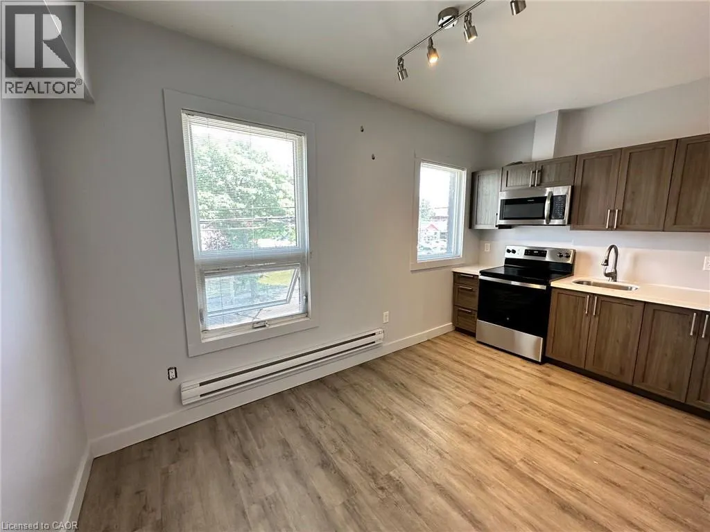 161 WELLINGTON Street N Unit# 203, #203