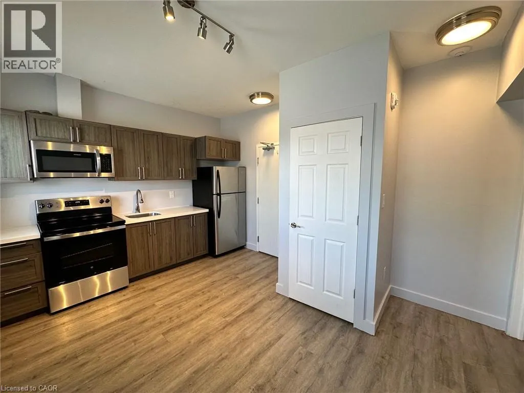 161 WELLINGTON Street N Unit# 203, #203