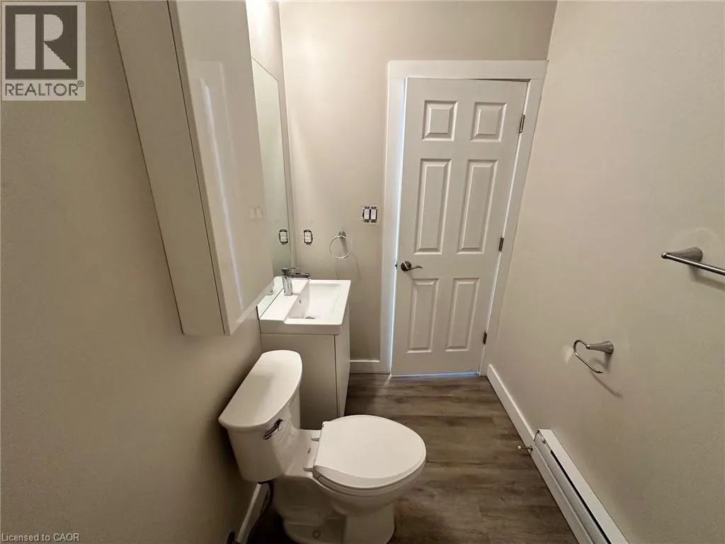 161 WELLINGTON Street N Unit# 203, #203