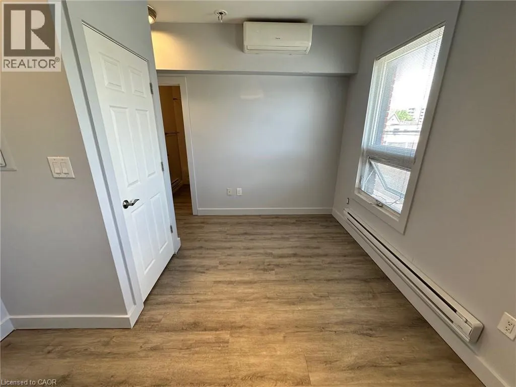 161 WELLINGTON Street N Unit# 203, #203