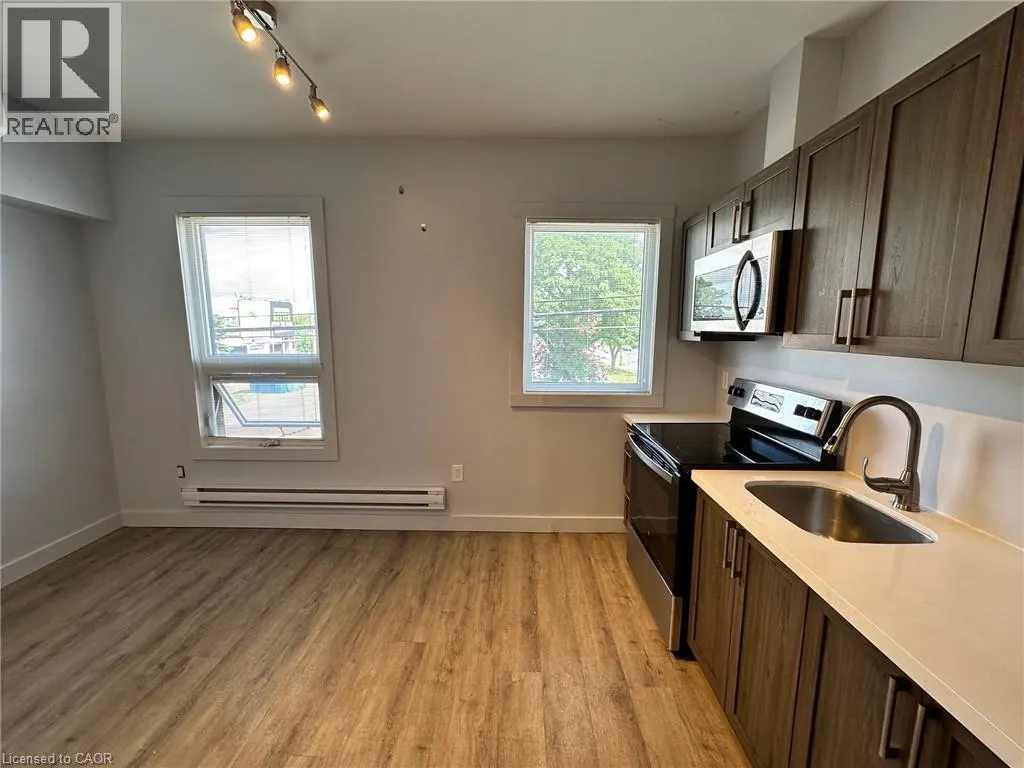 161 WELLINGTON Street N Unit# 203, #203