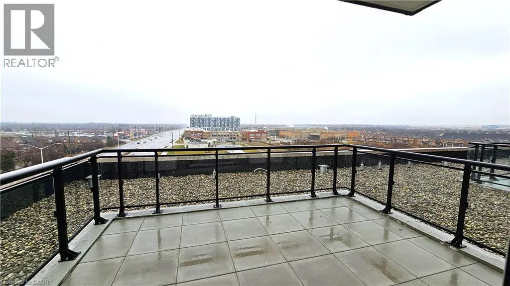 405 DUNDAS Street W
